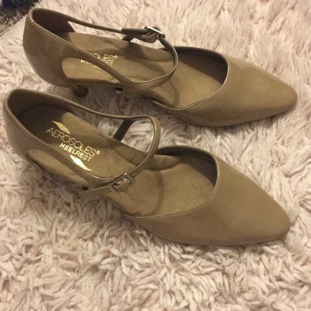 NWOT Aerosole heels 7.5